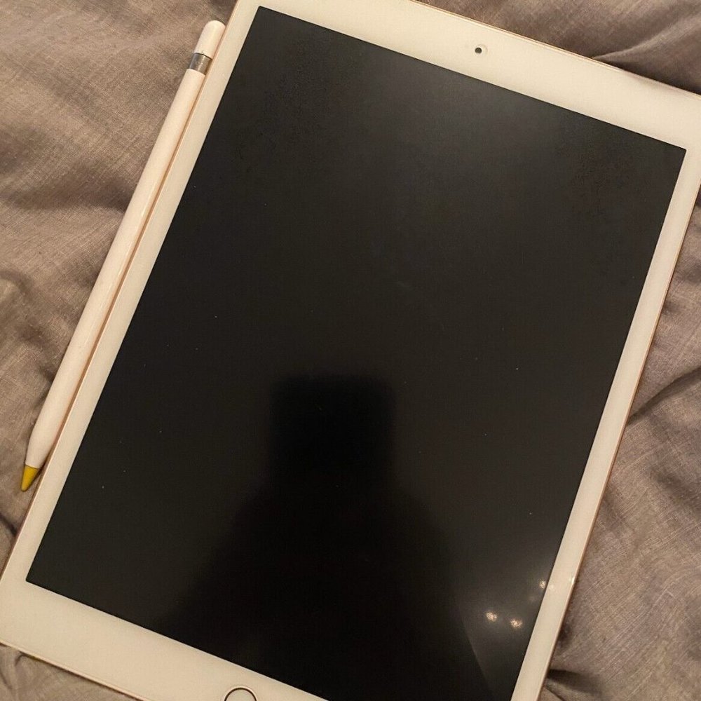 ipad 8th generation (gold) 32GB